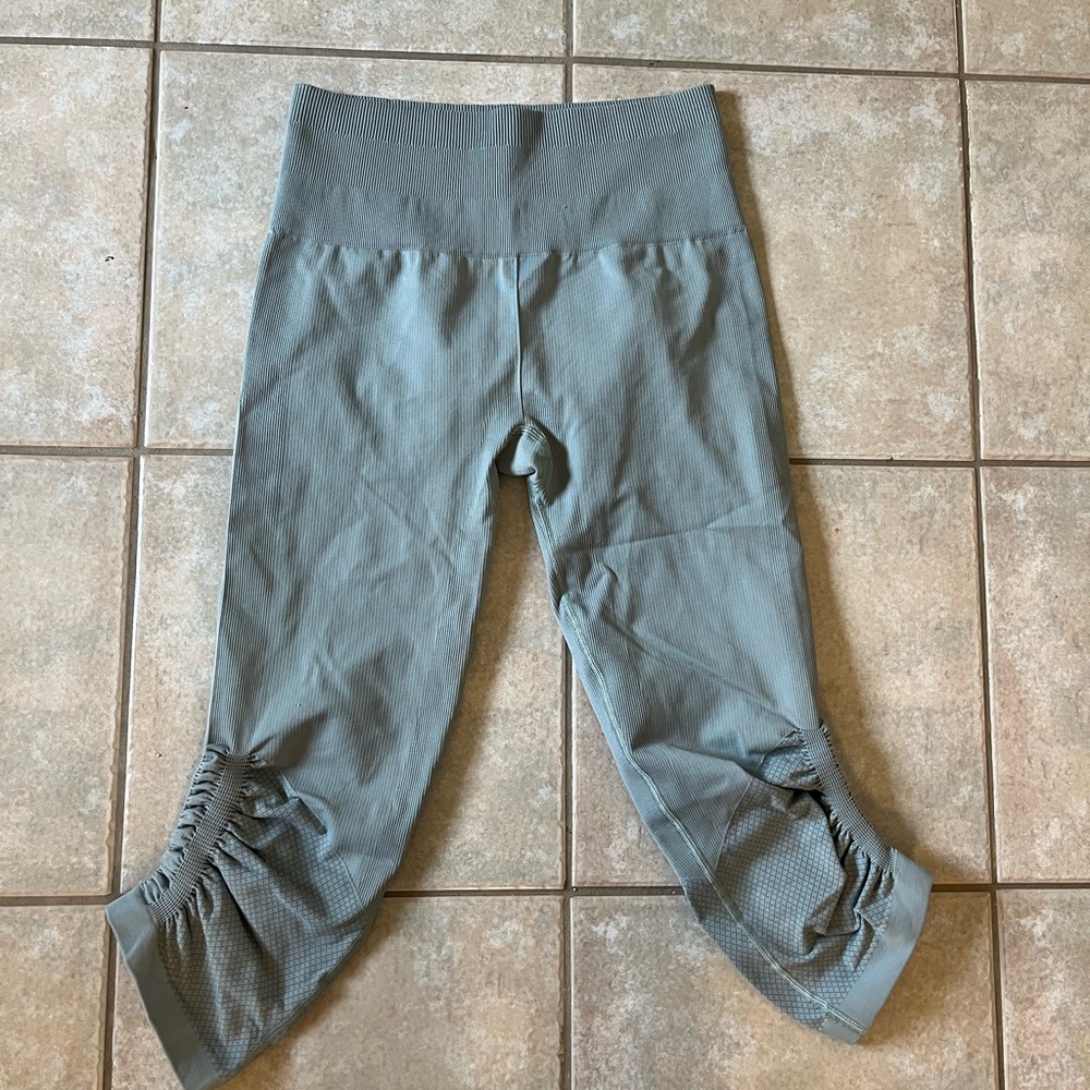 Lululemon Athletica Gray Leggings for Athleisure